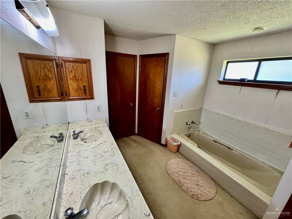 Photo 11 of 2024 Oriole Avenue