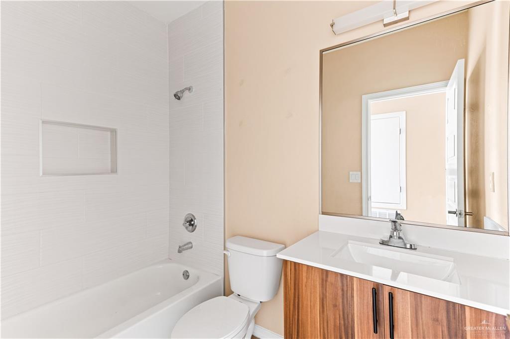 Photo 8 of 2919 Driftwood Street #4