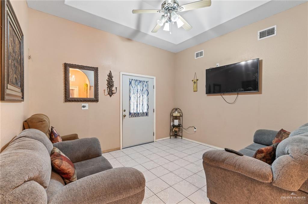 Photo 4 of 631 Toppenish Street
