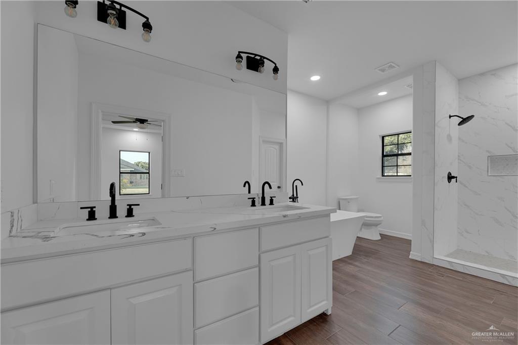 Photo 12 of 4000 Hackberry Avenue