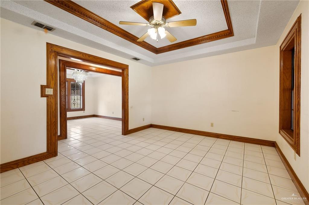Photo 15 of 906 Veterans Boulevard