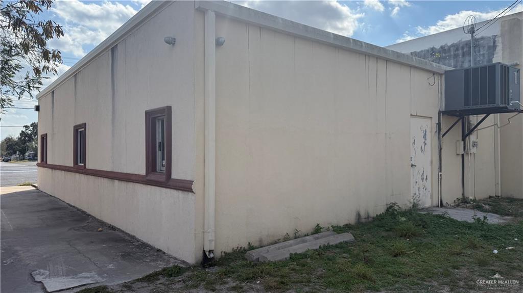 Photo 11 of 205 Edinburg Avenue