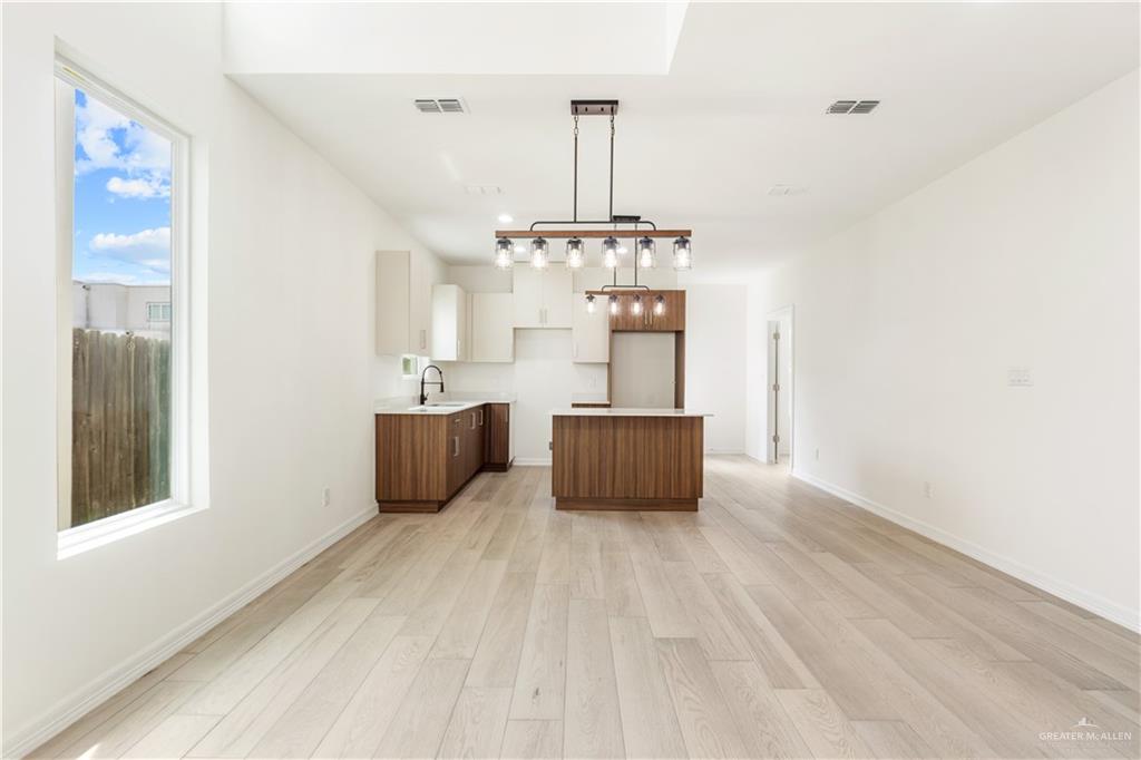 Photo 4 of 2312 Corales Street