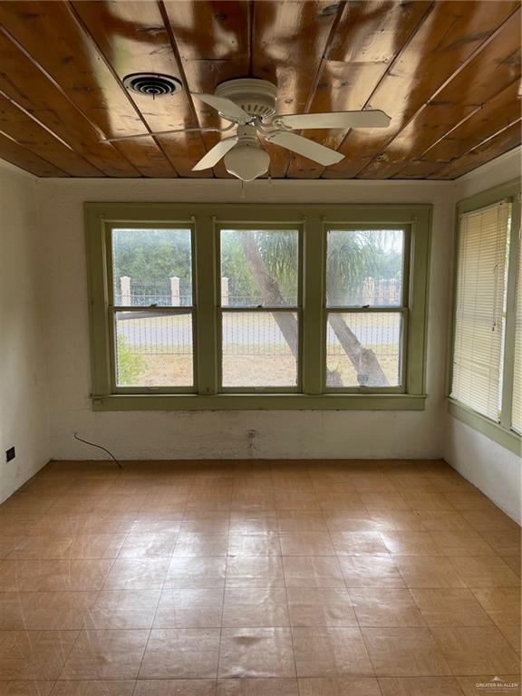 Photo 3 of 129 Jones Avenue