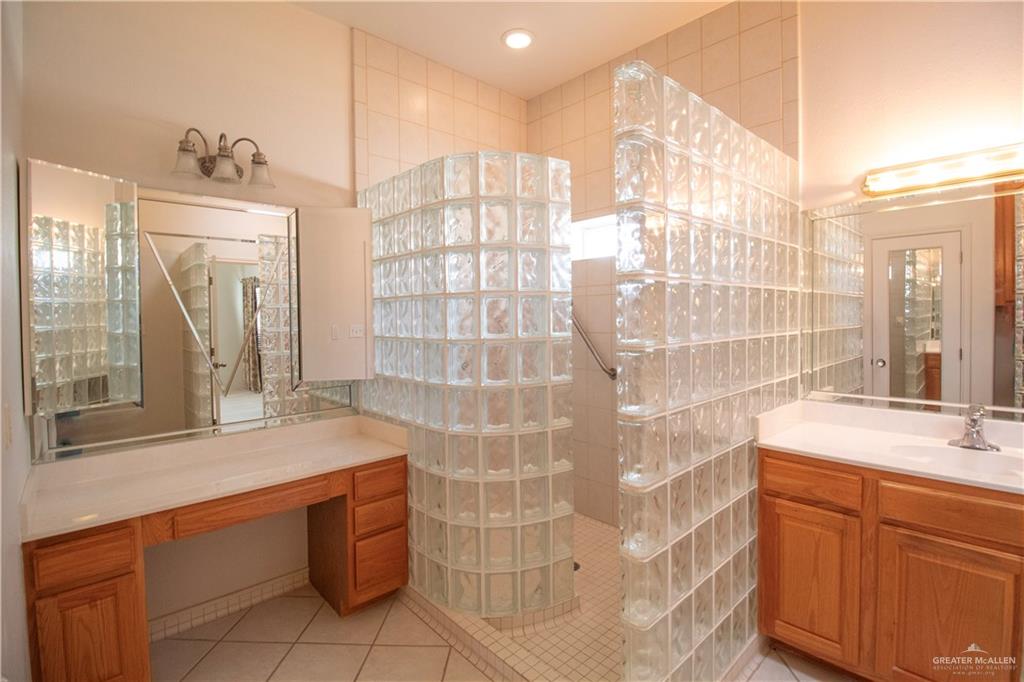 Photo 13 of 1224 Peking Street
