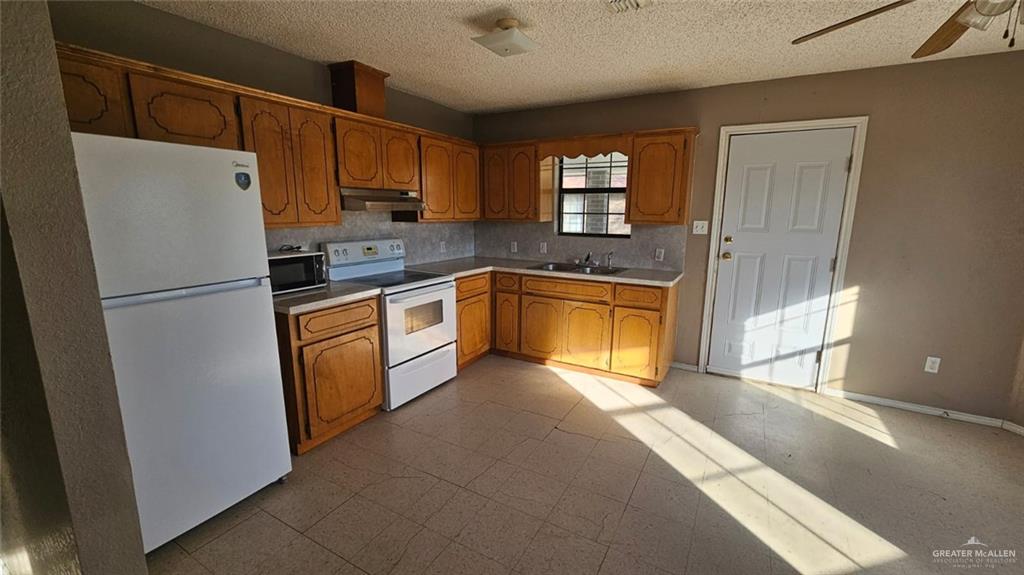 Photo 2 of 1208 Camelia Avenue