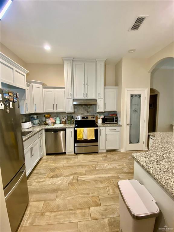 Photo 4 of 2306 Primrose Drive
