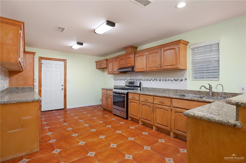 Photo 4 of 433 Bowie Street