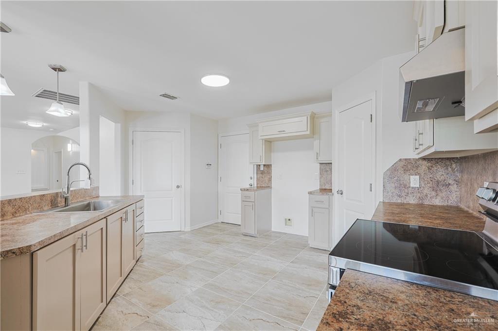 Photo 11 of 1368 Garden Drive