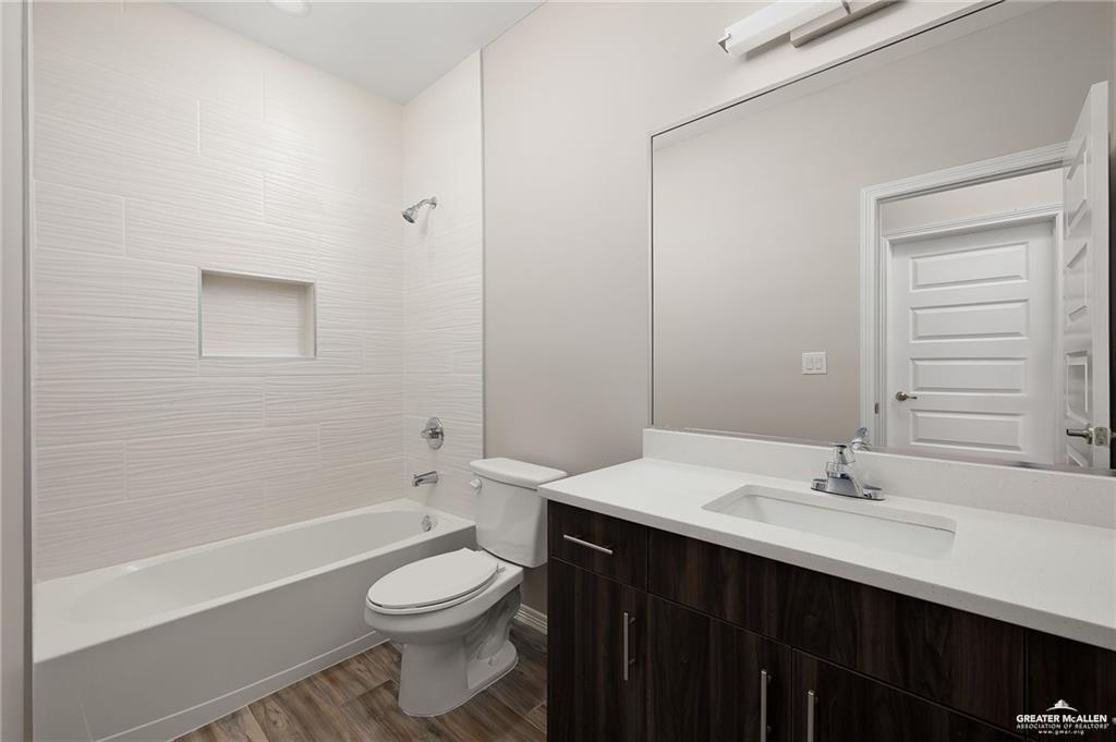 Photo 7 of 4220 Walnut Street #4