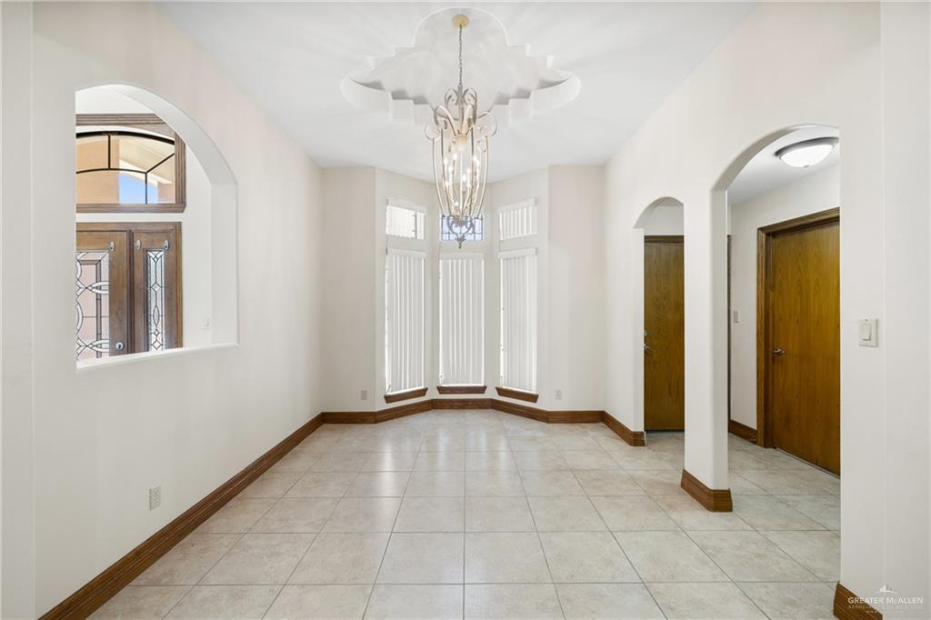 Photo 5 of 801 New Orleans Circle