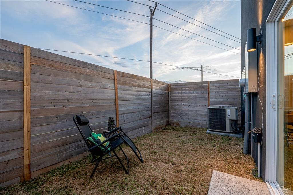 Photo 17 of 2641 Warbler Avenue