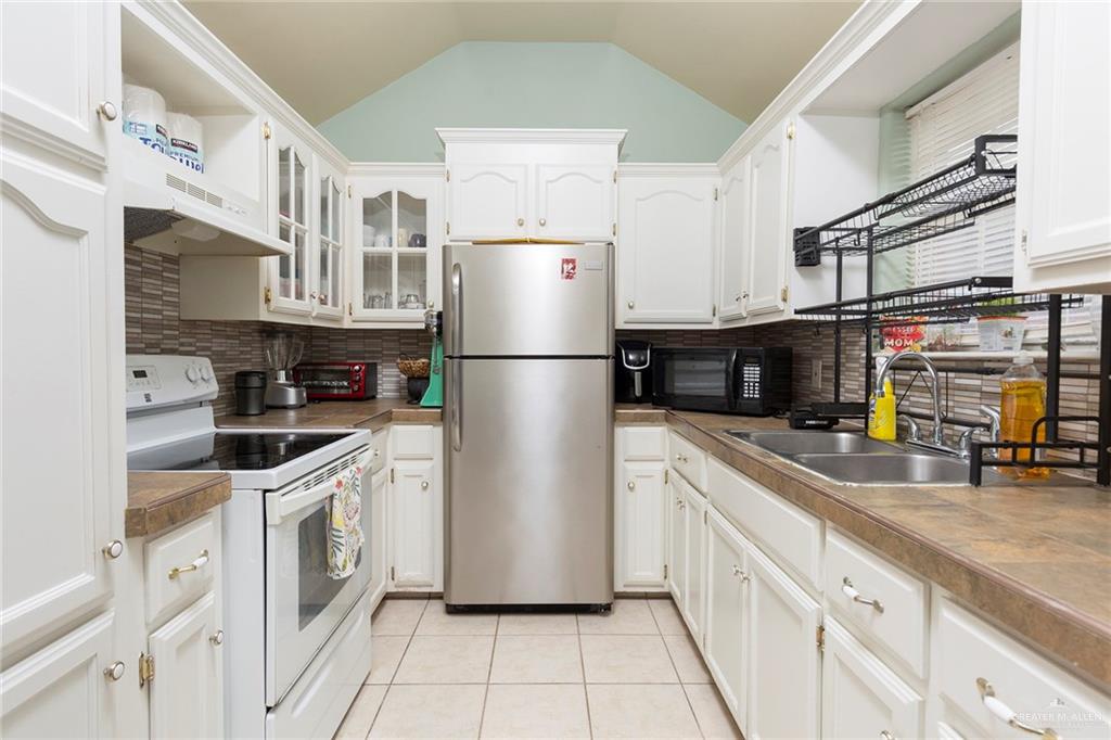 Photo 2 of 1502 Diamond Avenue