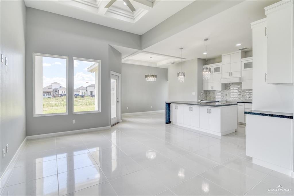Photo 5 of 3104 Zinnia Avenue