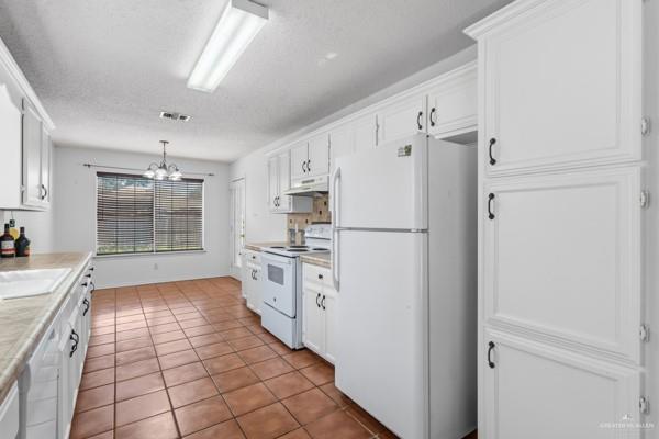 Photo 5 of 3409 Violet Drive