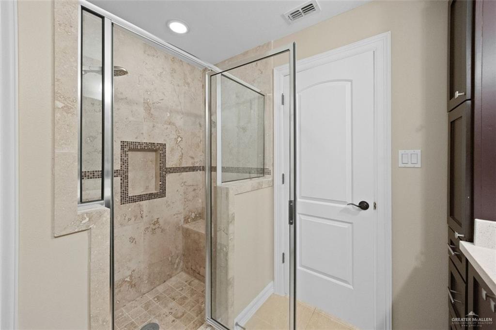 Photo 10 of 608 Biyaneta Avenue