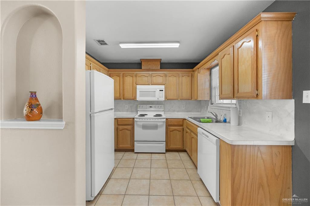 Photo 4 of 2502 Cervantes Avenue
