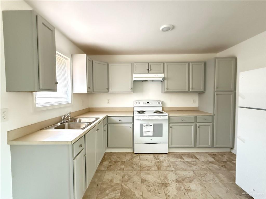 Photo 3 of 415 Edinburg Avenue #107