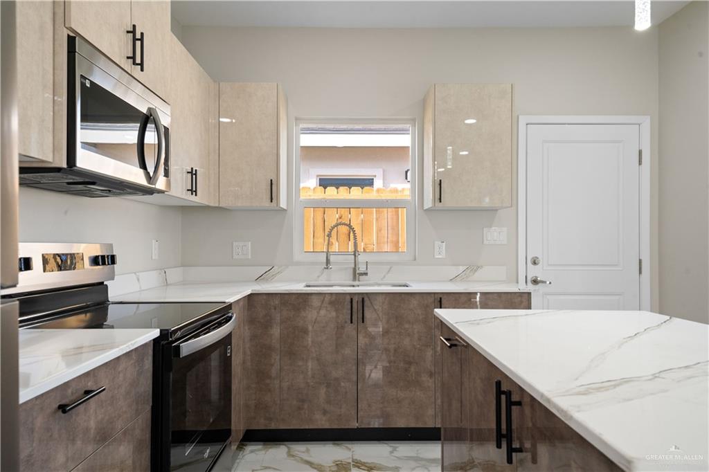 Photo 4 of 409 Onyx Avenue #2