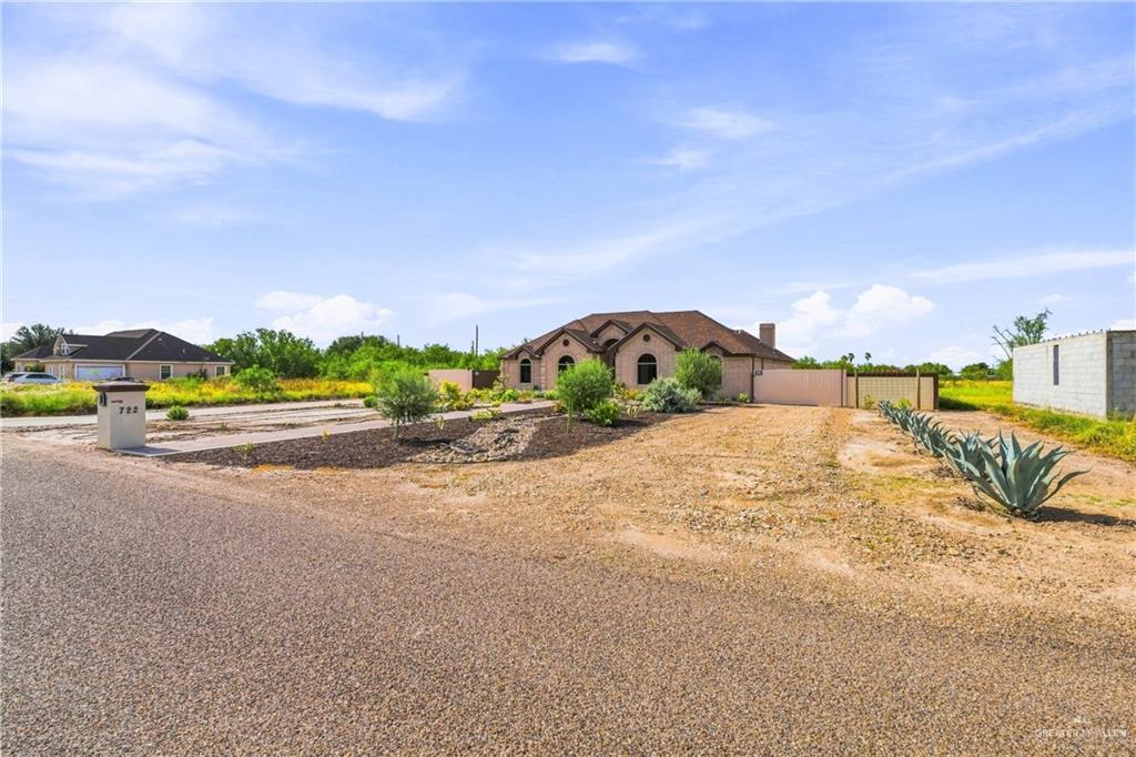 Photo 33 of 722 Apache Drive