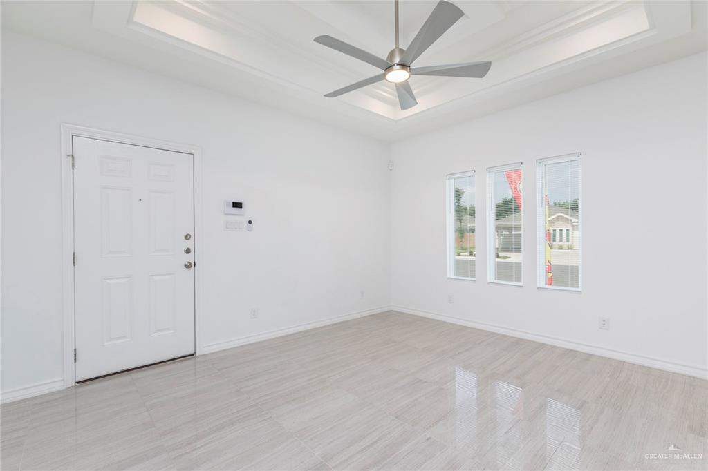 Photo 3 of 805 Clarence Avenue #1