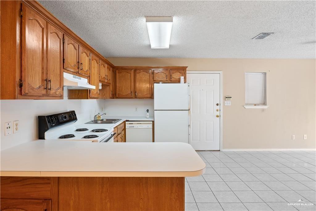 Photo 3 of 1800 Oasis Drive #105