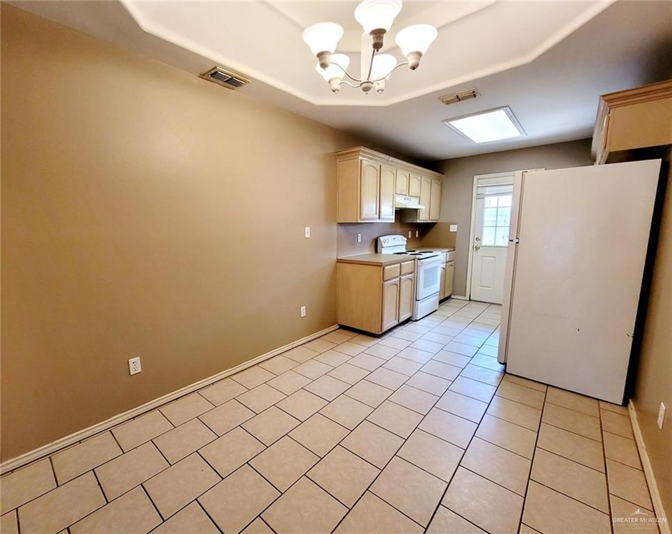Photo 8 of 2402 Tahiti Drive #7