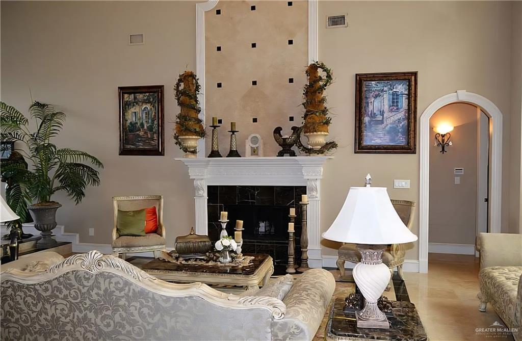 Photo 8 of 2105 Alexandra Drive