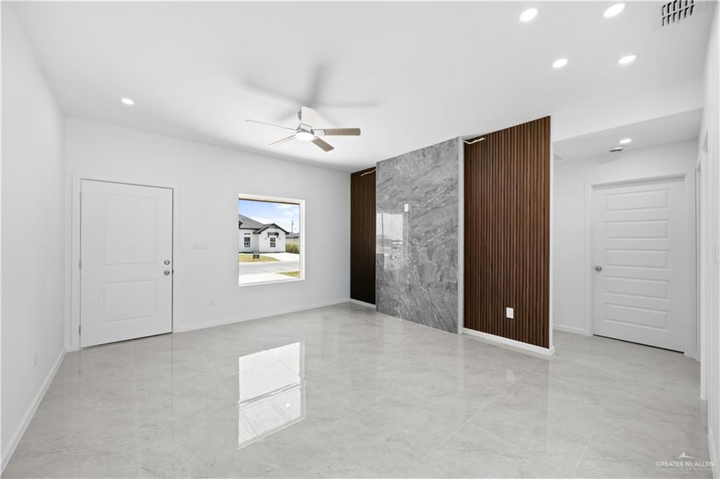 Photo 4 of 208 Barcelona Street