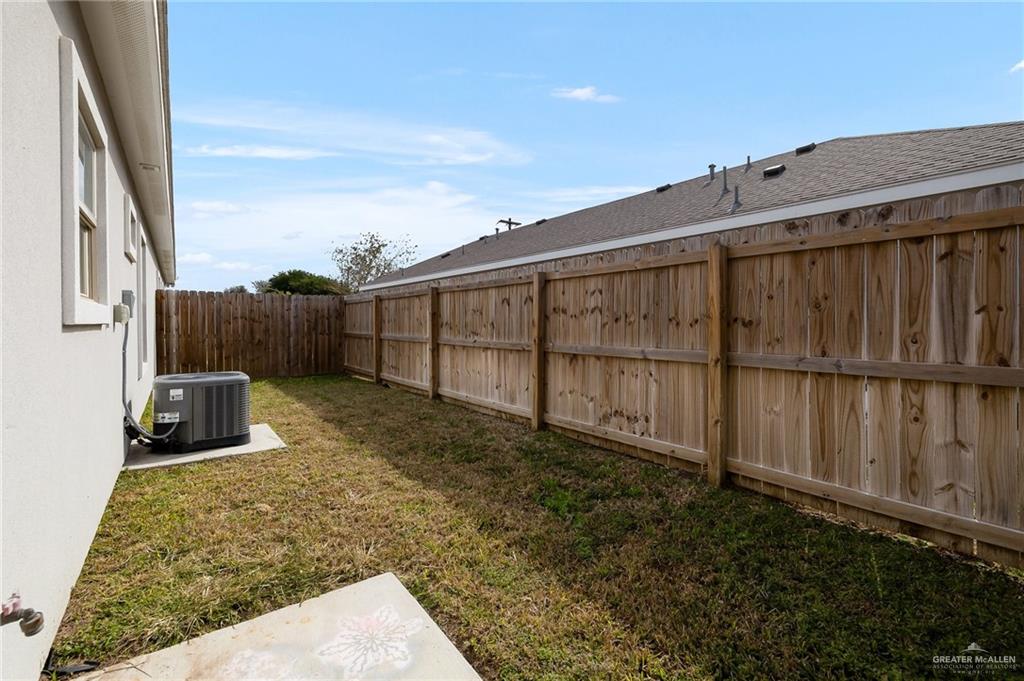 Photo 11 of 904 Kentucky Street