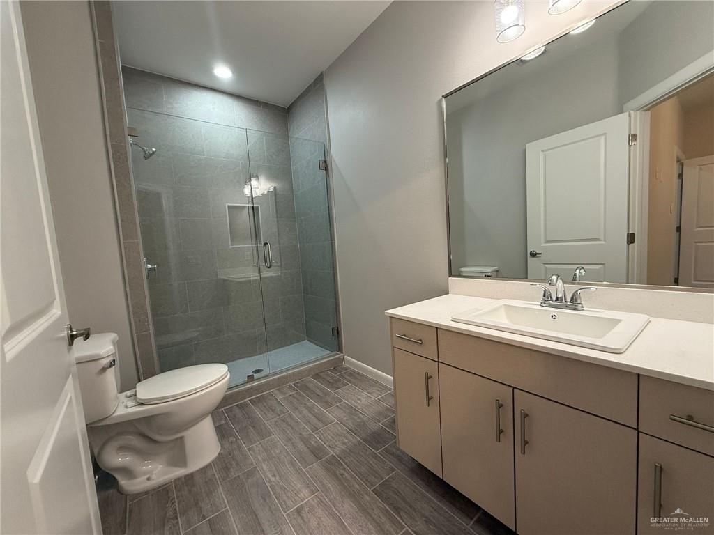 Photo 17 of 812 Dove Avenue #3