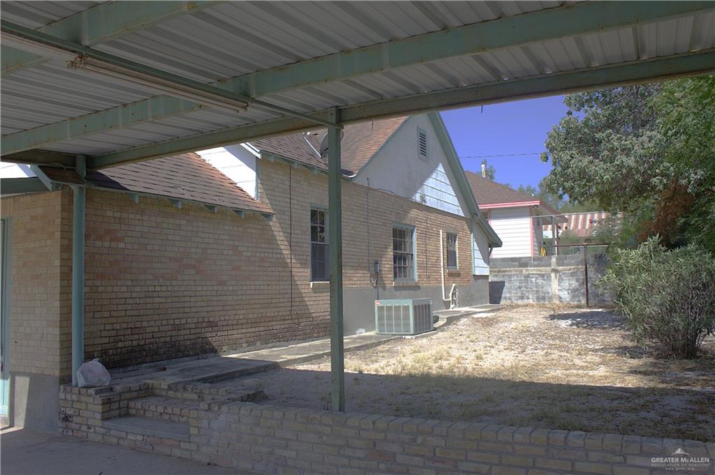 Photo 14 of 502 East Street