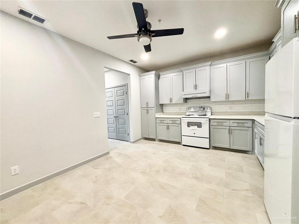 Photo 2 of 921 Jay Avenue #3