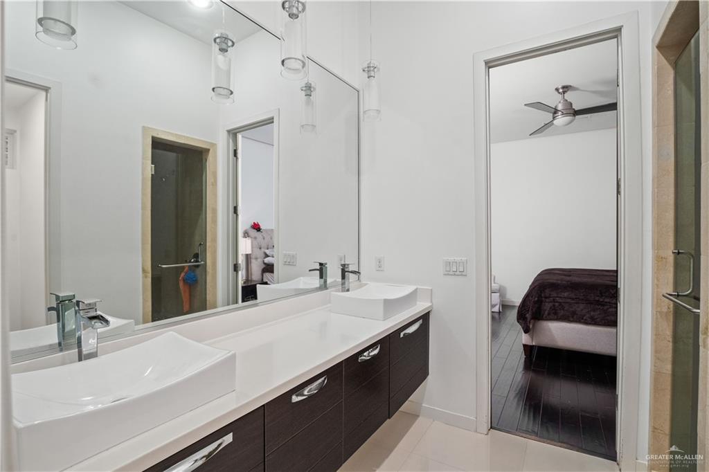Photo 13 of 206 Mockingbird Avenue