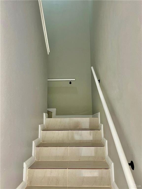 Photo 11 of 406 Newport Avenue #2