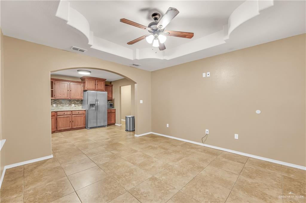 Photo 4 of 325 Mesquite Street