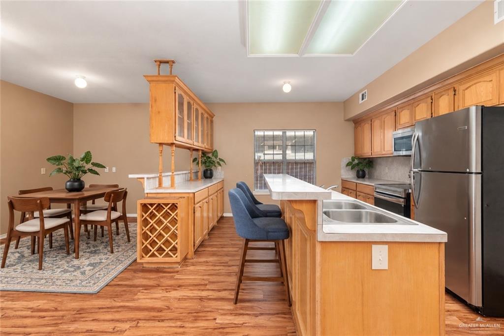 Photo 4 of 305 H Street