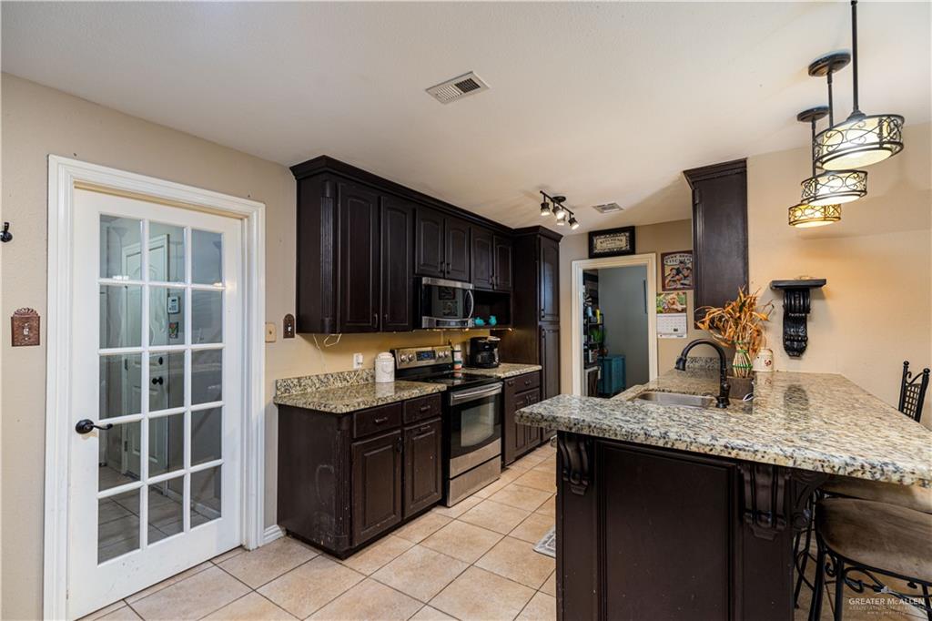 Photo 4 of 918 Fairway Drive