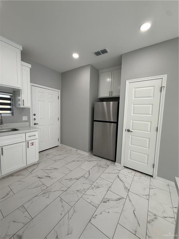 Photo 3 of 2113 Elsham Avenue #3