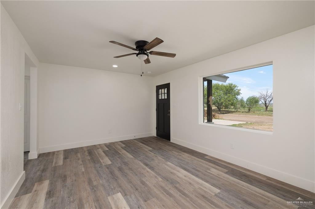 Photo 3 of 945 Tampico Avenue