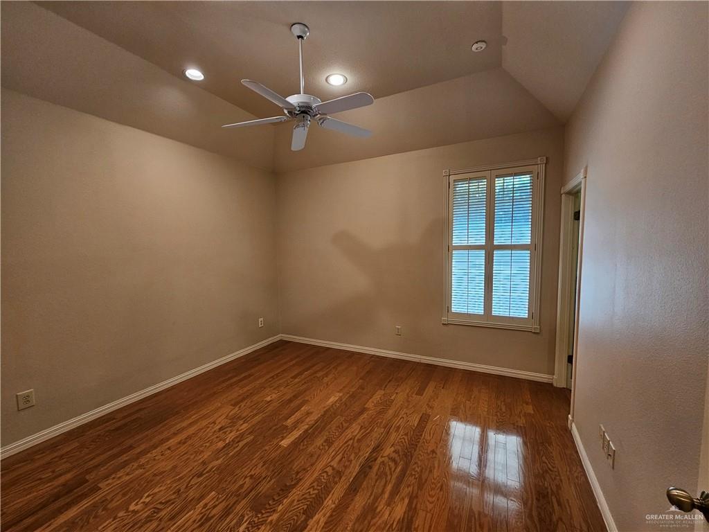 Photo 14 of 1225 Peking Street