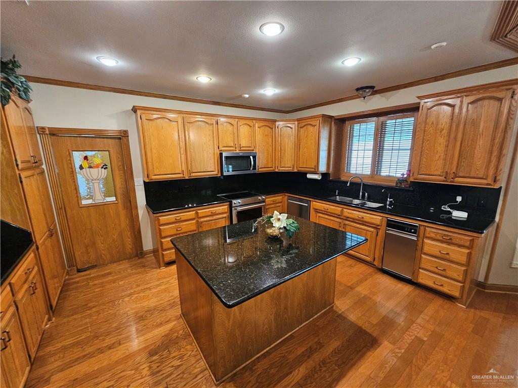 Photo 8 of 1225 Peking Street