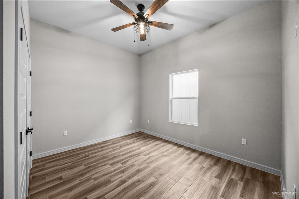 Photo 11 of 2318 Thornton Avenue