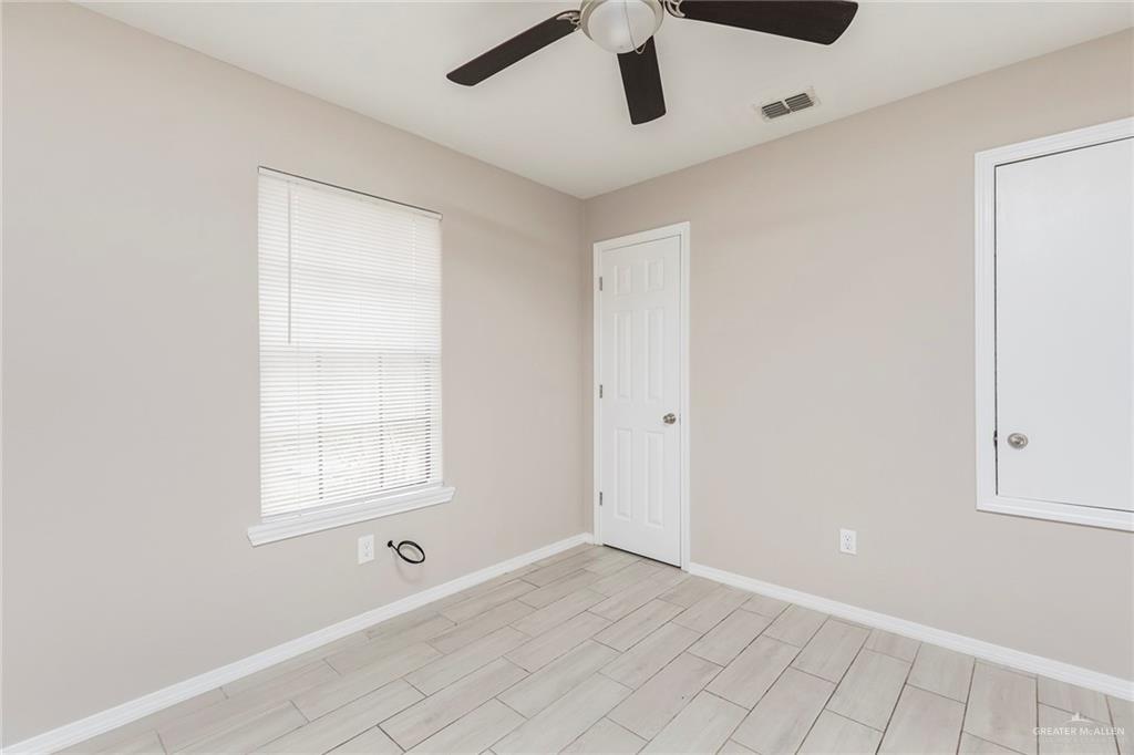 Photo 11 of 406 6th Street #7