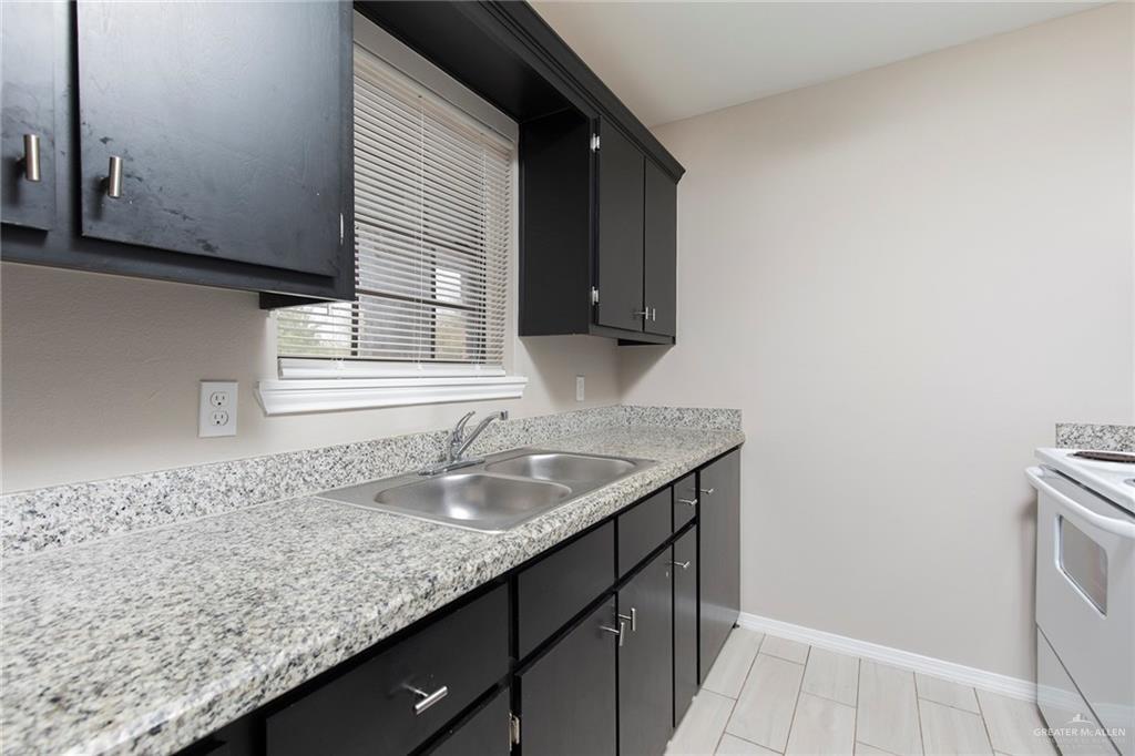 Photo 9 of 406 6th Street #7