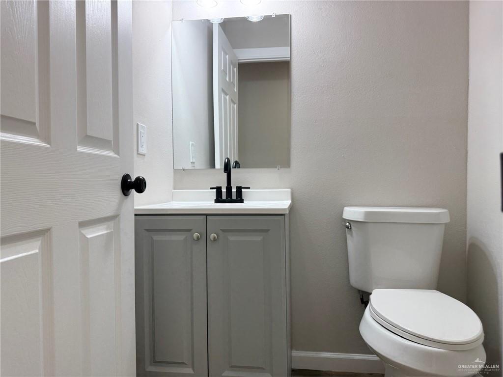 Photo 10 of 2833 Redwood Avenue