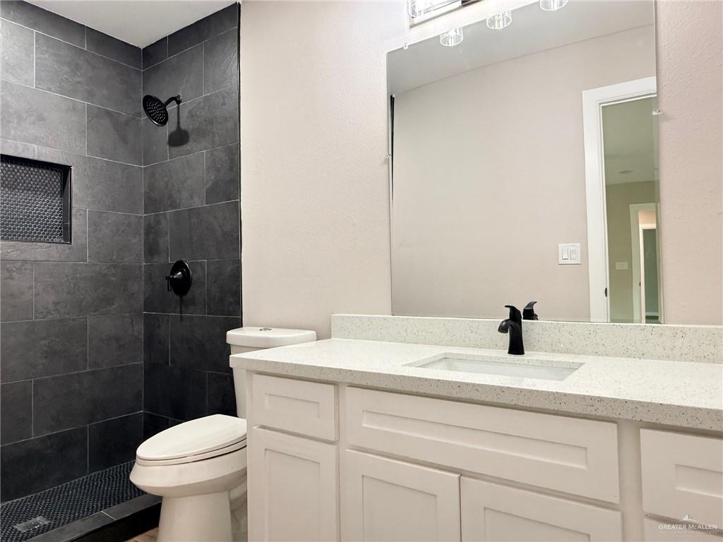 Photo 11 of 2833 Redwood Avenue