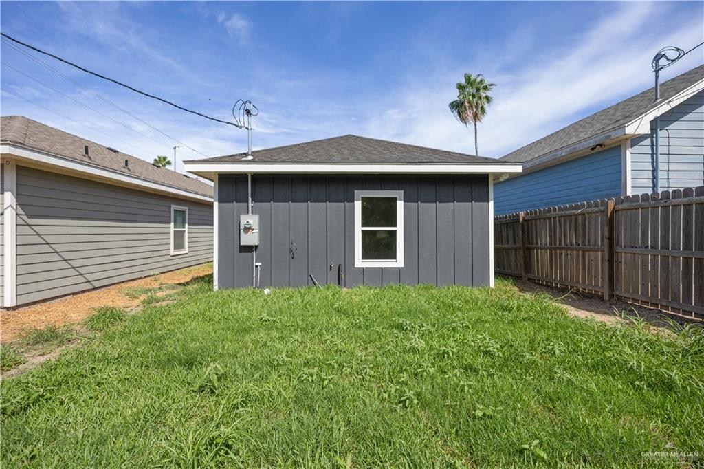 Photo 17 of 833 Martinez Avenue