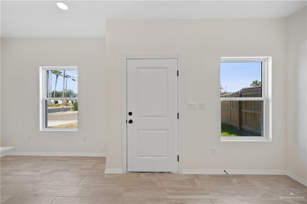 Photo 4 of 833 Martinez Avenue