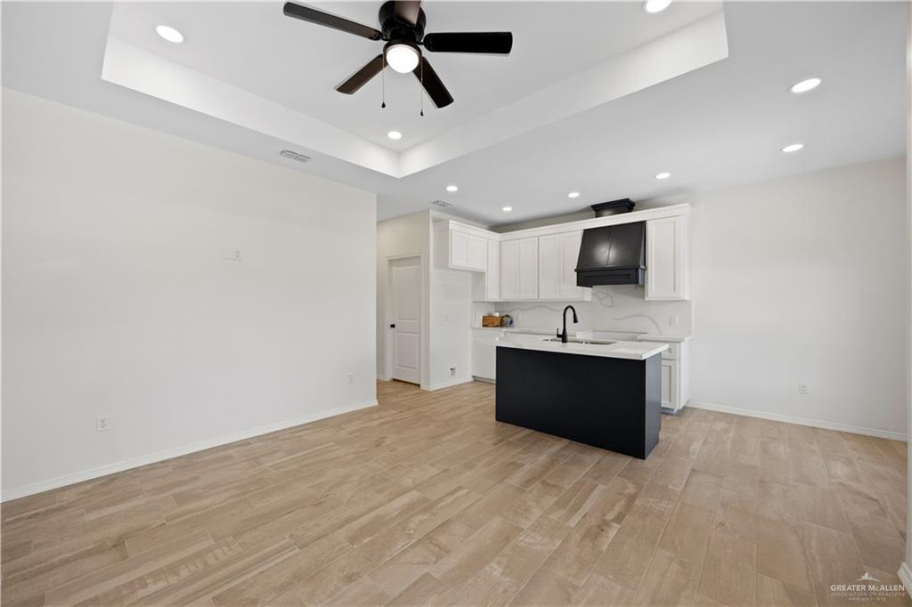 Photo 5 of 833 Martinez Avenue